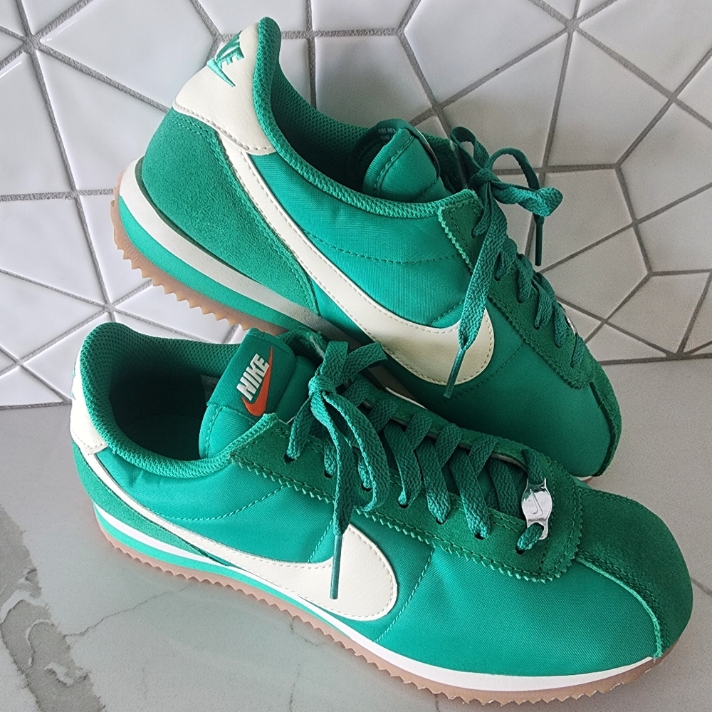 Nike Cortez Green - Women's 9